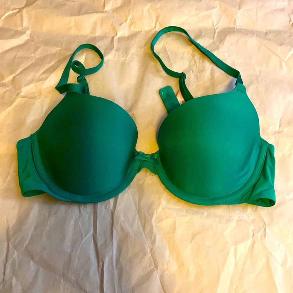 Victoria’s Secret size 36B bra